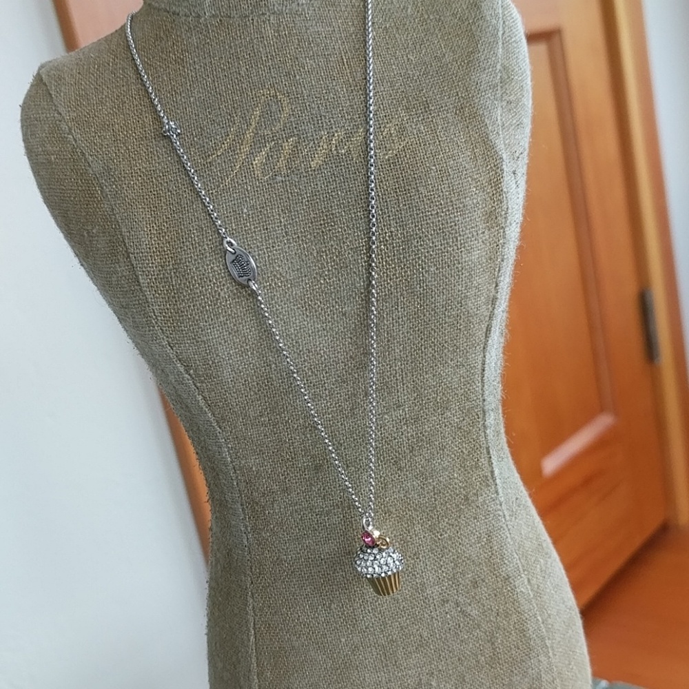 JUICY COUTURE CUPCAKE NECKLACE! - Picture 6 of 8